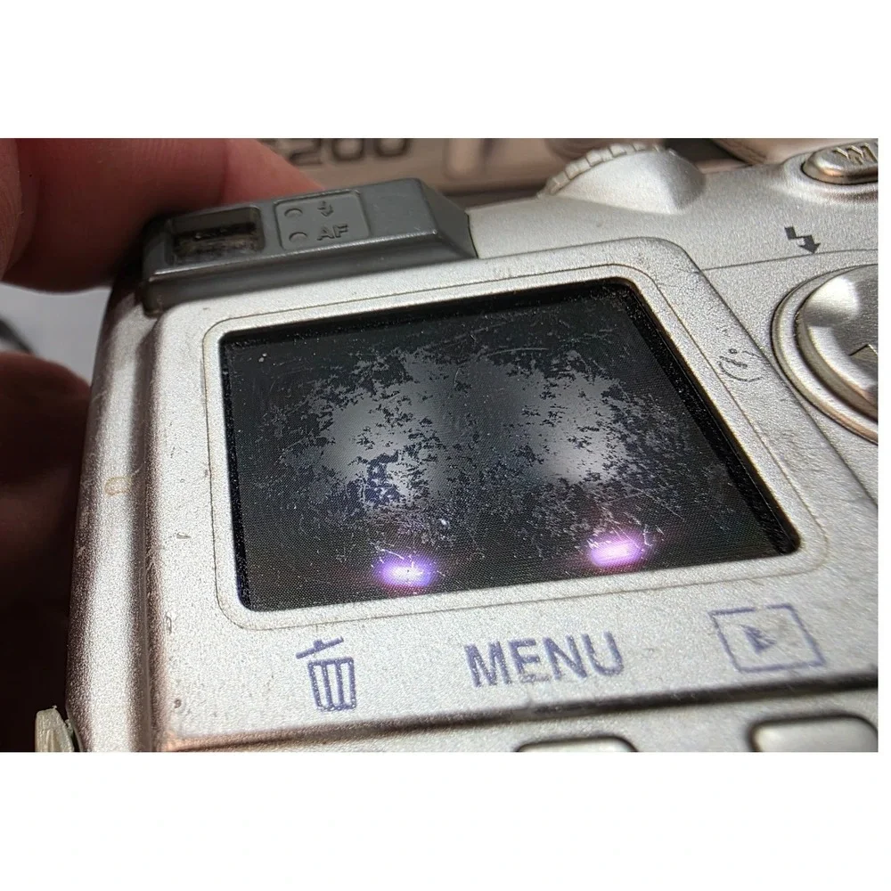 Nikon Coolpix 5200 Digital Camera Silver 5.1MP 3x Optical Zoom Vintage Digicam